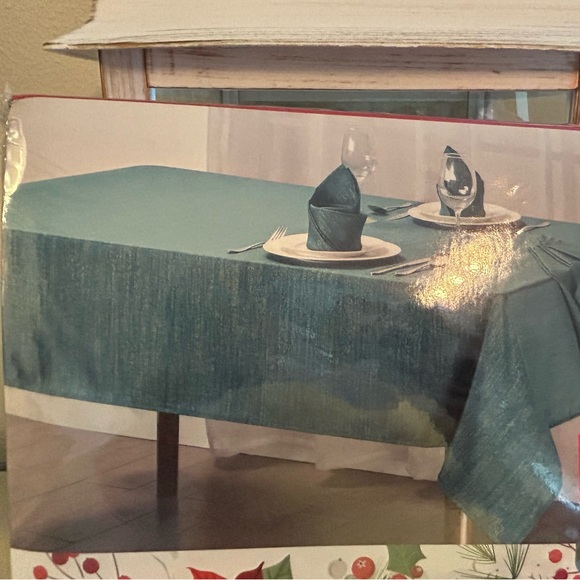 Tablecloth and napkin set - Picture 2 of 2